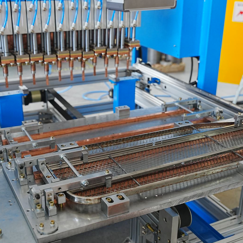 Máquina de soldadura por puntos de pórtico alterno