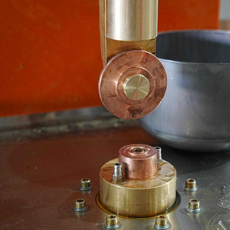 Máquina de soldadura por costura de discos explosivos